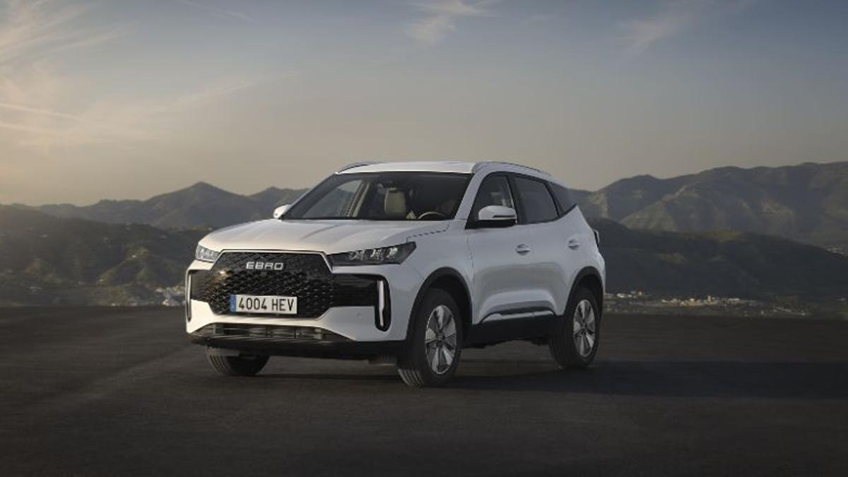 EBRO s400: El nuevo SUV híbrido que marca el regreso de una leyenda automovilística española en Automobile Barcelona 2025.