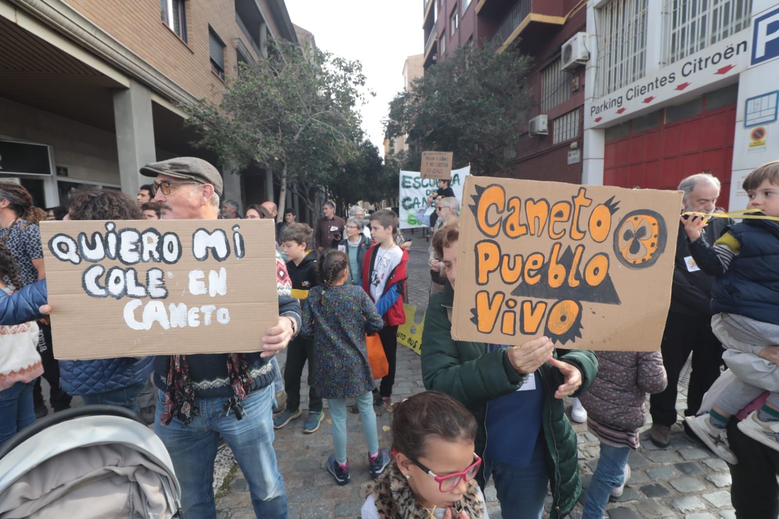 Así ha sido la concentración por el colegio de Caneto en Zaragoza