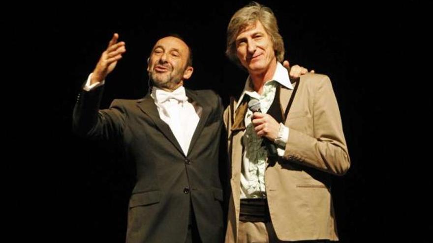 Los  actores Manuel &quot;Manquiña&quot; y Tony Lomba.  // Marta G.Brea