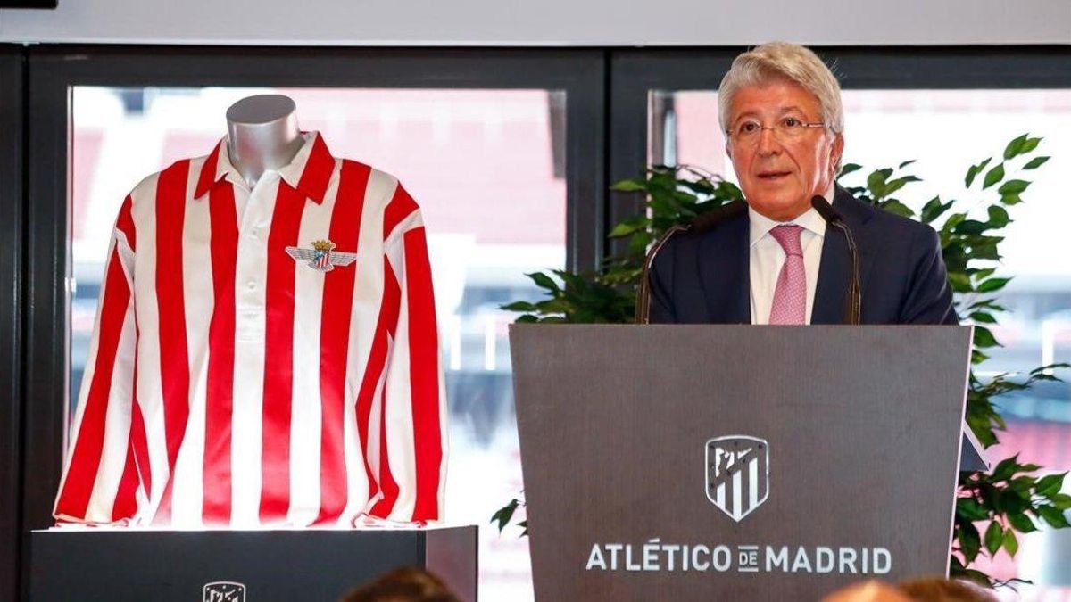 Enrique Cerezo inaugura un monumento en el Wanda Metropolitano. / EP