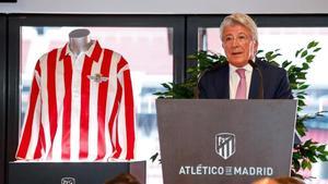 Enrique Cerezo inaugura un monumento en el Wanda Metropolitano. / EP