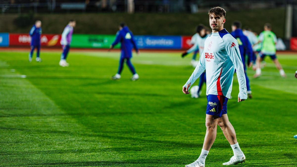 Raúl Asencio, en su primer día con la selección: "Desde que soy pequeño soñaba con algo como esto"