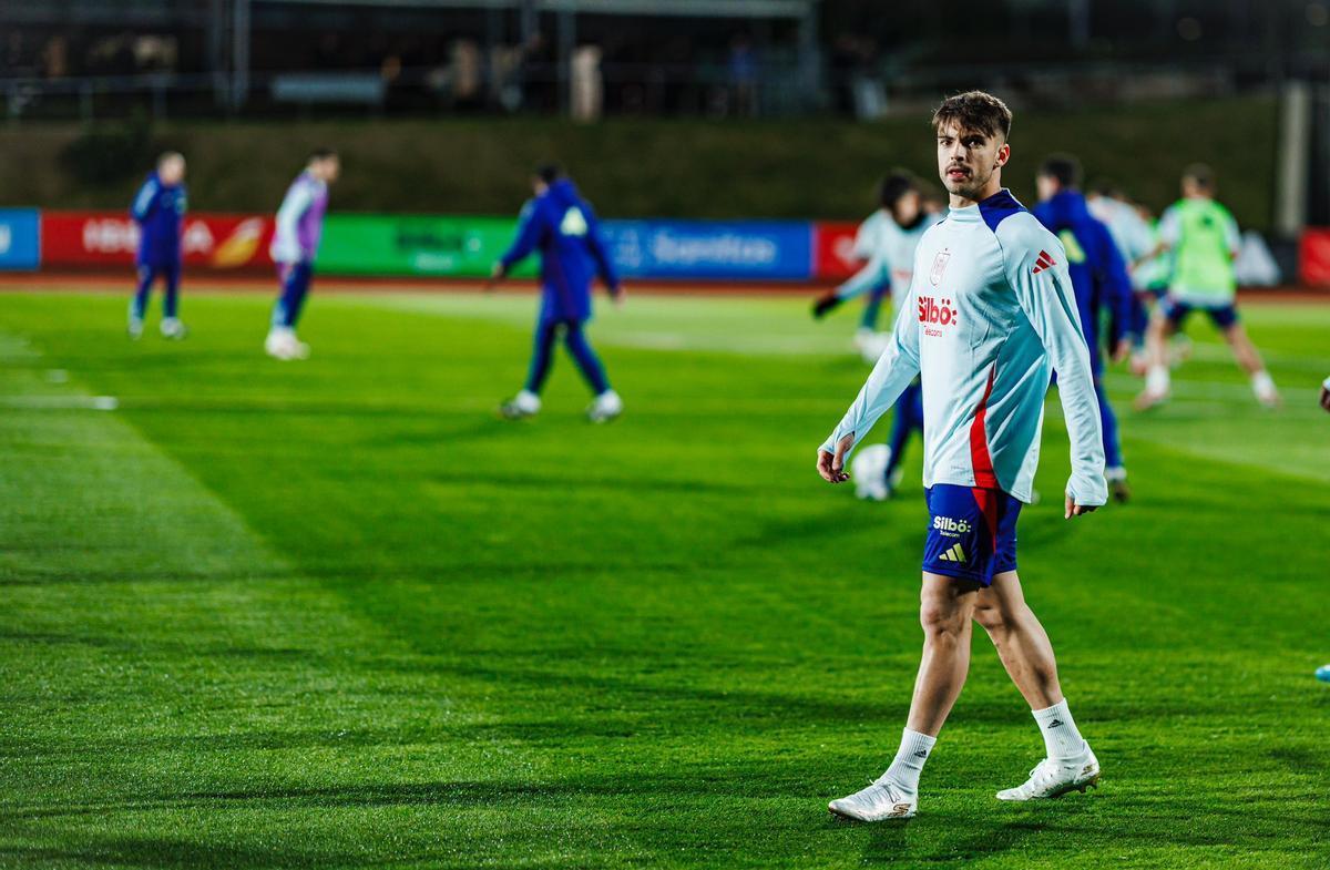 Asencio, entrenando con la selección