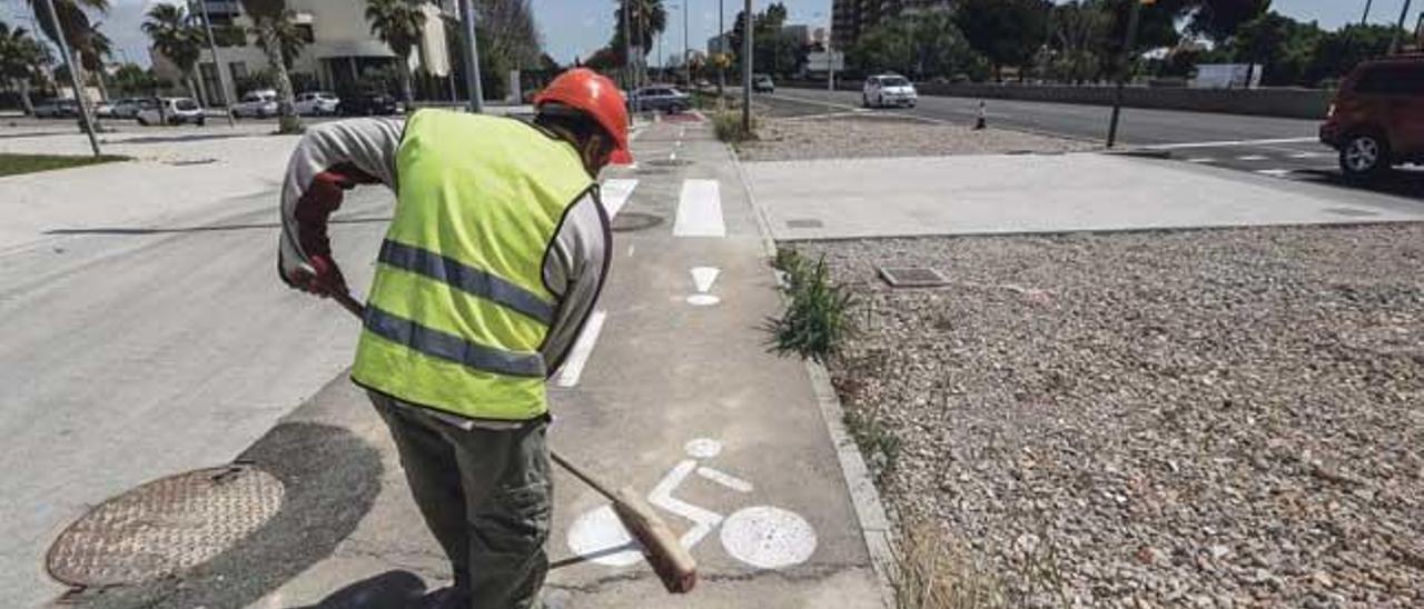 Los constructores acusan  al Govern de hacer peligrar empresas por su morosidad