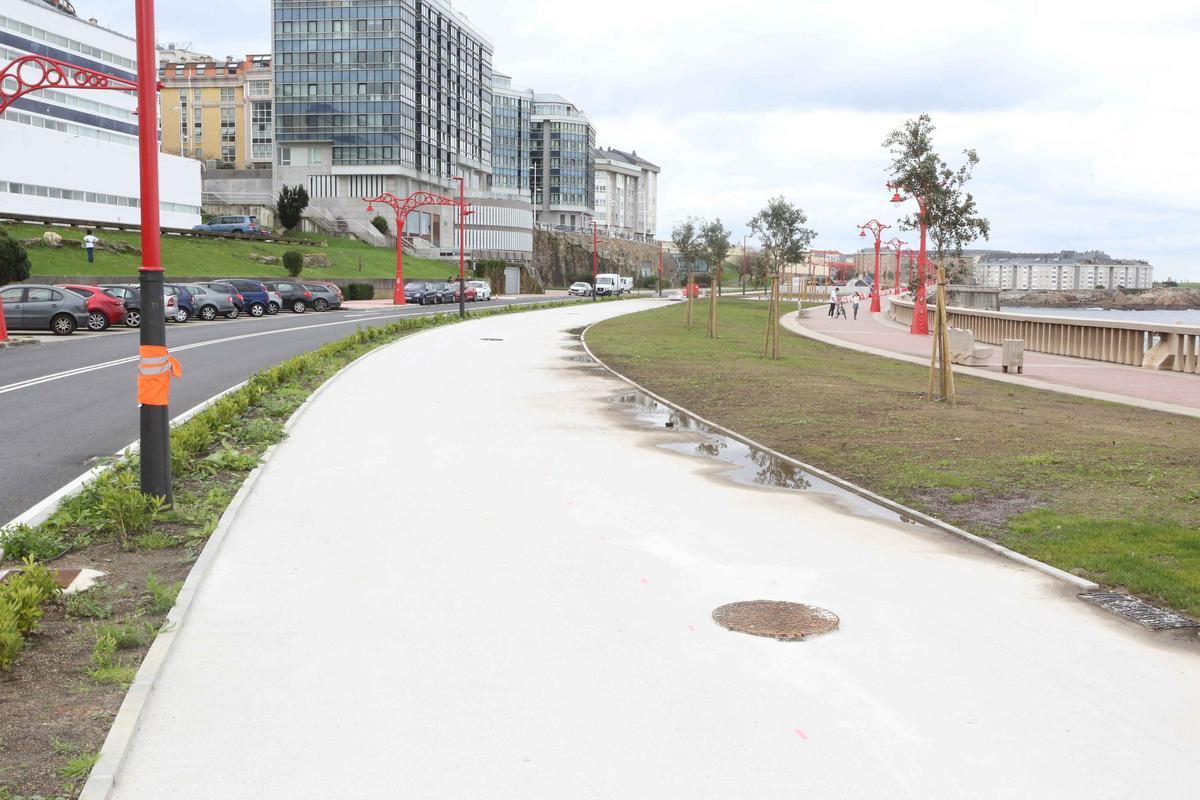 Últimos retoques en la obra del paseo marítimo de A Coruña