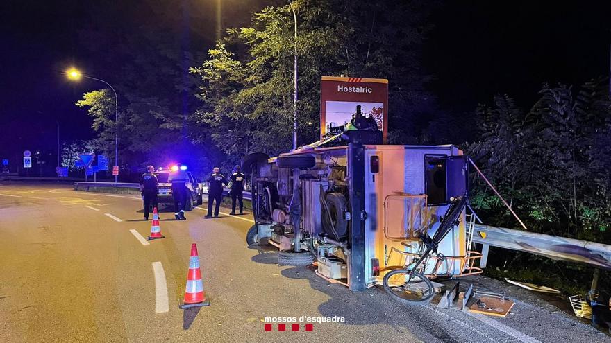 Detingut a Fogars per conduir sense carnet una autocaravana, accidentar-se i donar positiu en tres drogues