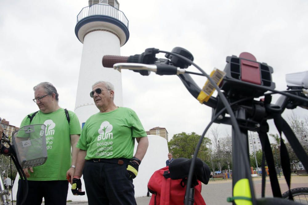 La plataforma que demanda un gran espacio verde en la ciudad protagoniza una marcha ciclista este sábado, con el apoyo de miembros de IU y Podemos, desde el parque Huelin hasta los terrenos de Repsol.