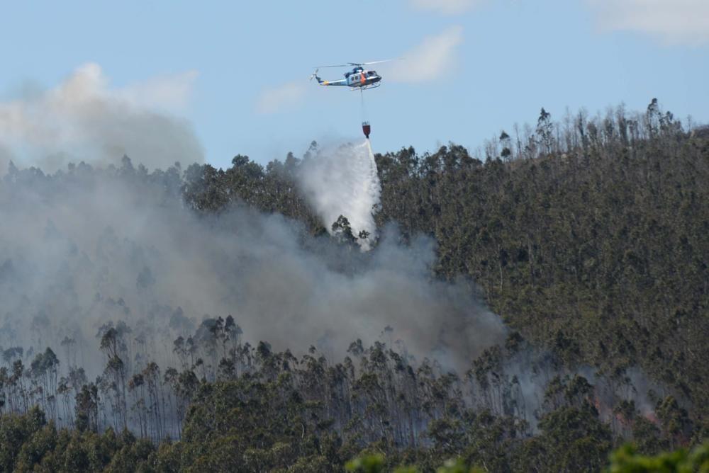 Lucha contra el fuego en Arousa