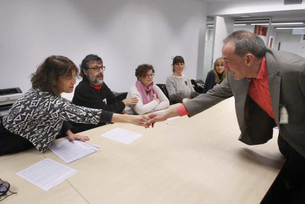 Protesta per reclamar el conserge a l'Escola d'Adults