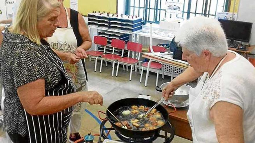 Gran ´bunyolada´ con los padres y abuelos en el colegio Sagrat Cor