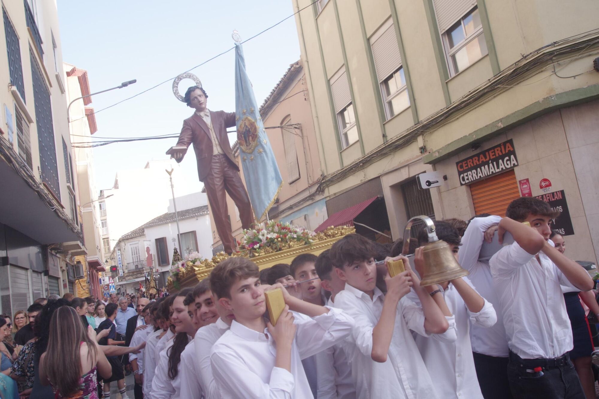 Salida procesional de María Auxiliadora por Capuchinos en 2025