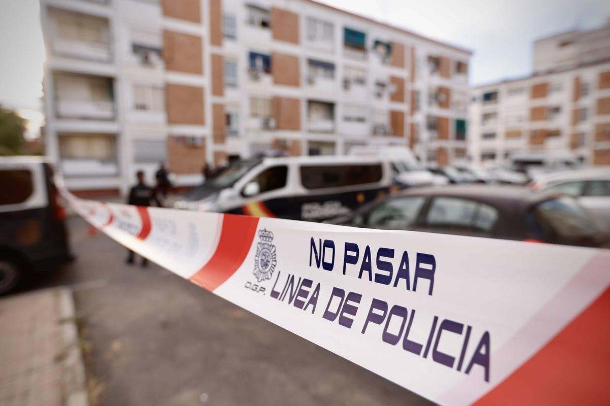 Córdoba. Concentración contra la Violencia Machista en la Plaza de la Juventud. Asesinato violencia de género en la Fuensanta, Pasaje Virgen de Luna 1