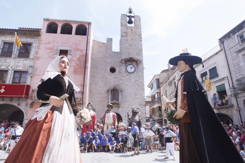 L''Àguila torna a la cercavila de Sant Genís a Torroella de Montgrí