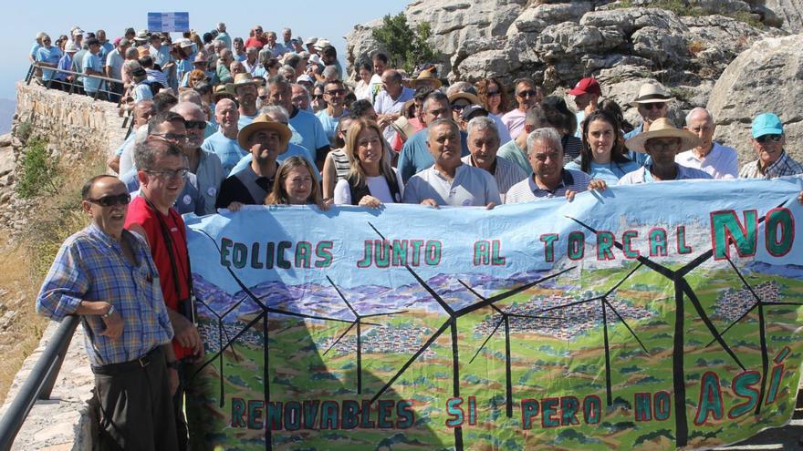 Manifestación contra los proyectos eólicos en el Torcal de Antequera.