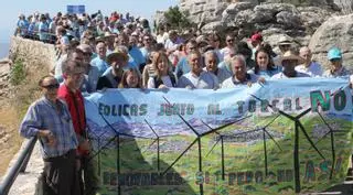 Toman El Torcal de Antequera para manifestarse contra las eólicas