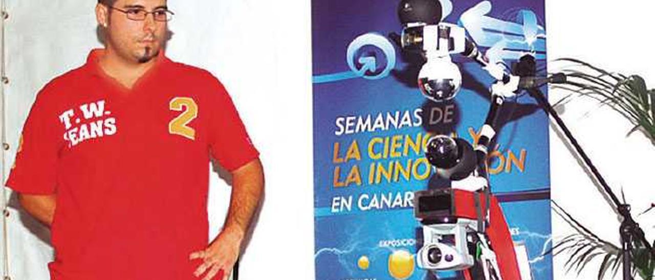 Aarón Martínez, investigador principal del proyecto de telepresencia con el el robot terrestre Willy.