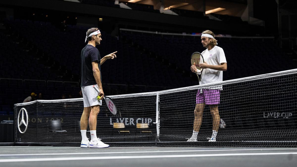 Roger Federer regresa a las pistas de tenis tras retirarse
