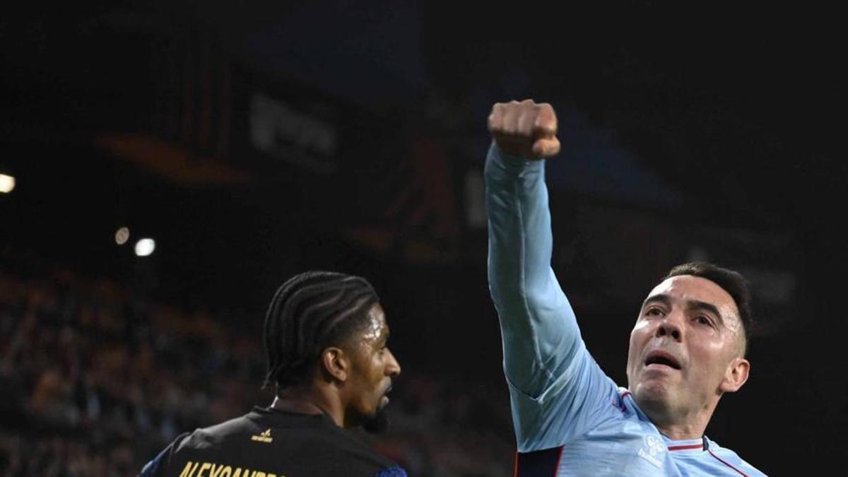 Iago Aspas celebra el 
gol de Williot al Lille. 
|  Pablo H. Gamarra