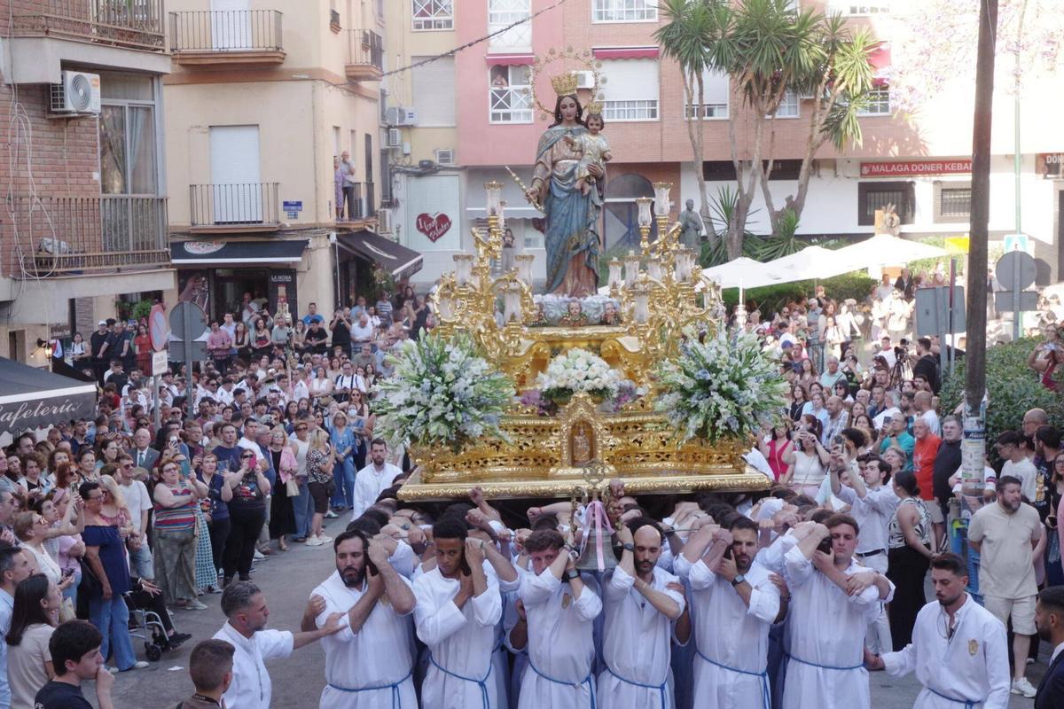 La procesión de María Auxiliadora Coronada, en imágenes