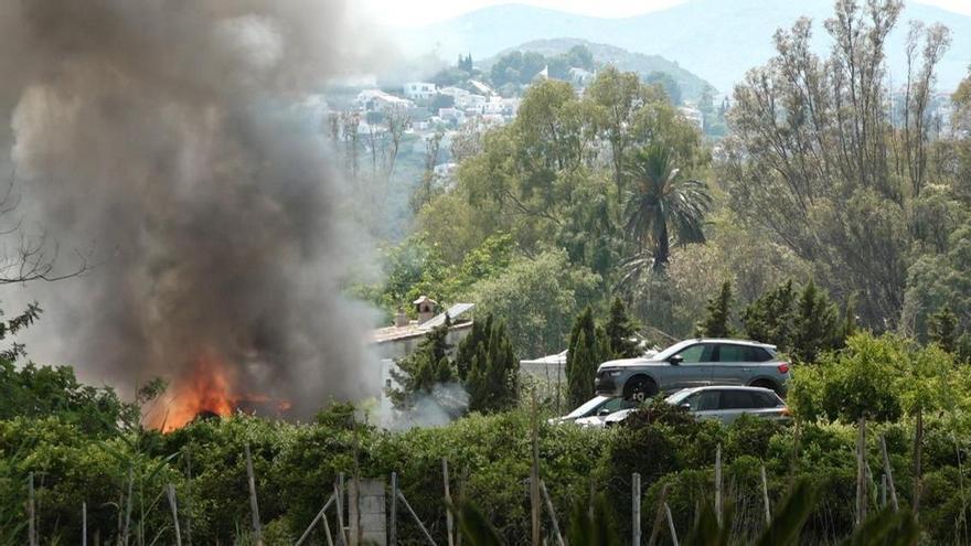 Las imágenes del incendio en el desguace de El Verger