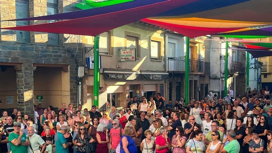El incendio de Las Hurdes encara el domingo con los efectivos del Infoex en labores de remate y otra protesta ciudadana