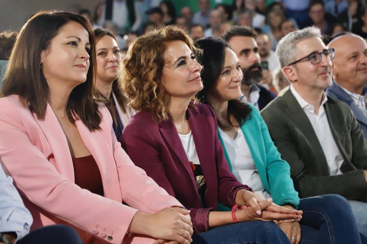 Mitin PSOE-A en el colegio de Mayores en precampaña para elecciones andaluzas 17 Mayo. Pedro Sanchez, Maria Jesus Montero
