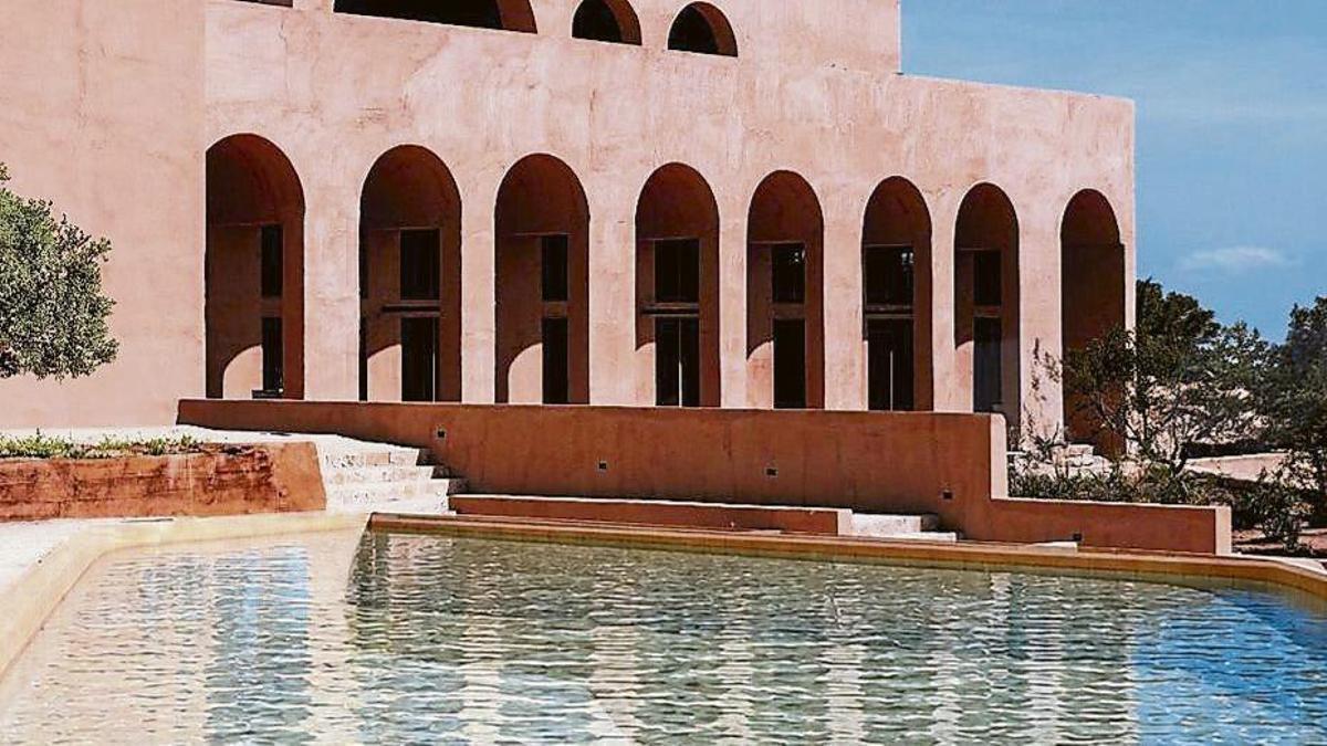The architecture of Nômade Temple blends seamlessly into its surroundings. | NÔMADE TEMPLE