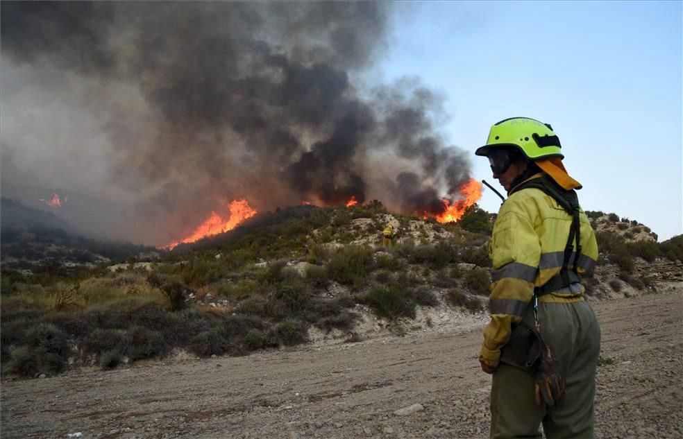 Impresionante incendio en la sierra de Alcubierre