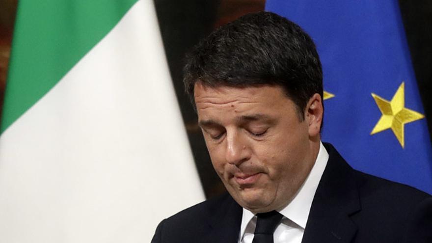 Matteo Renzi anuncia su dimisión tras la victoria del 'no' a la reforma constitucional en Italia
