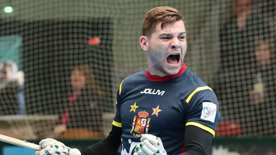 César Carballeira celebra un gol en el partido contra Portugal.