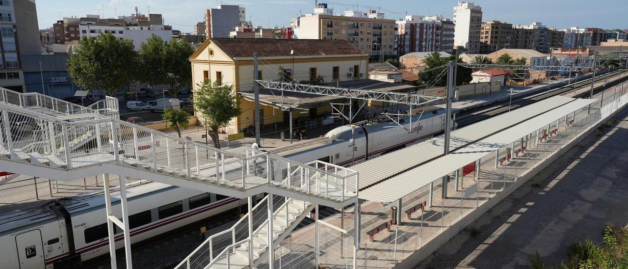 Vila-real lleva años reclamando la eliminación de la pasarela elevado y la construcción del paso subterráneo.