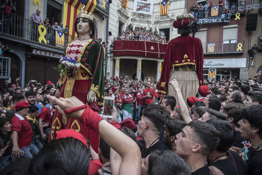 Berga estrena la Patum 2019 amb un passacarrers atapeït i calorós