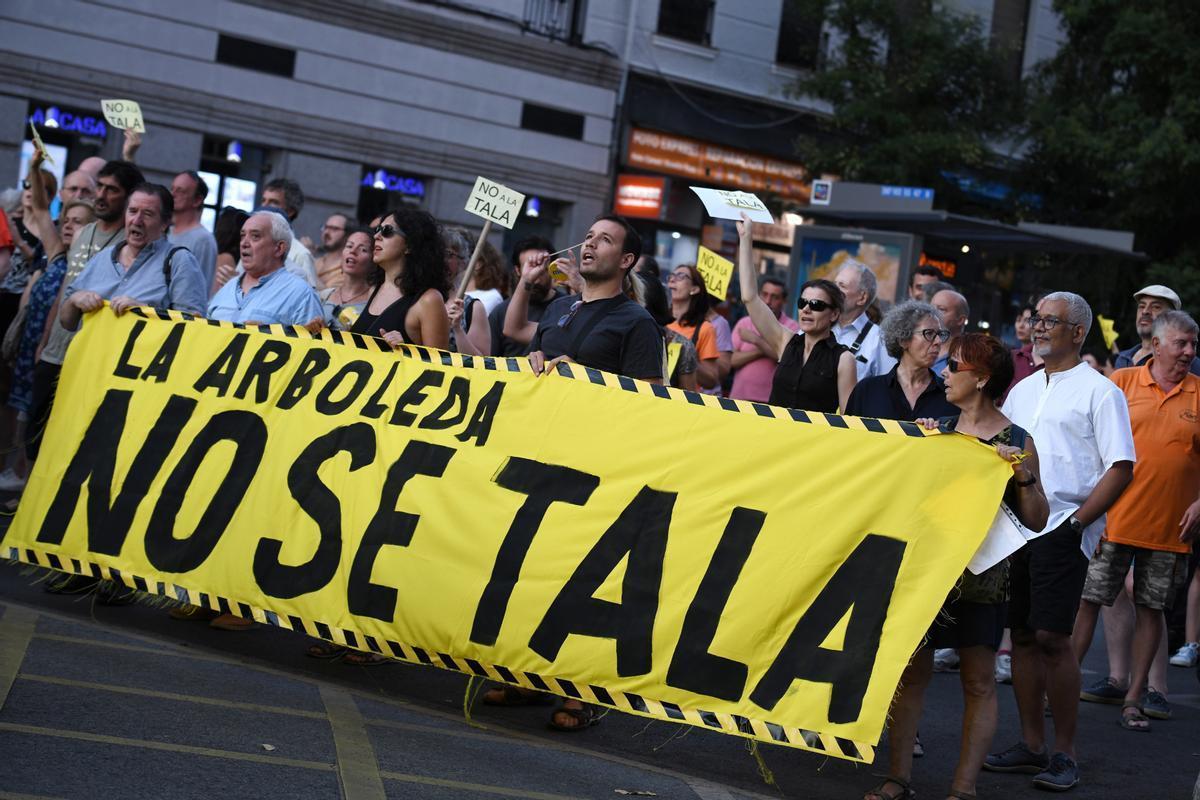 Protesta contra la tala masiva de árboles en Madrid