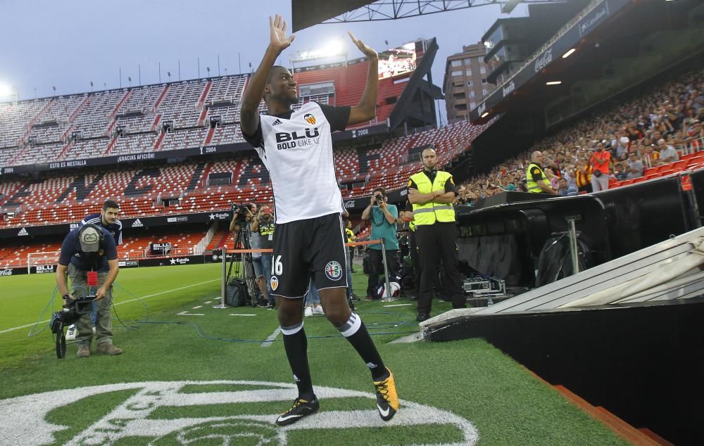 Las mejores imágenes de la presentación de Guedes, Pereira, Murillo, Kondogbia, Maksimovic, Neto y Gabriel