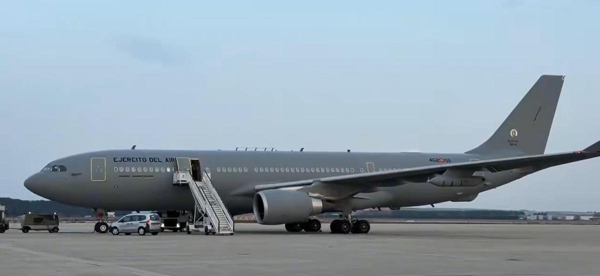 Un avión Airbús A330 es fletado por el Ejército del Aire este miércoles en Torrejón
