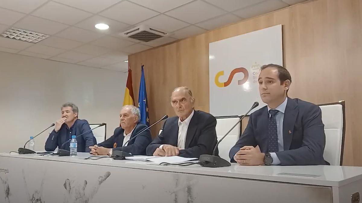 Alfonso Feijoo, José María Epalza y Carlos García-Trevijano, en la rueda de prensa