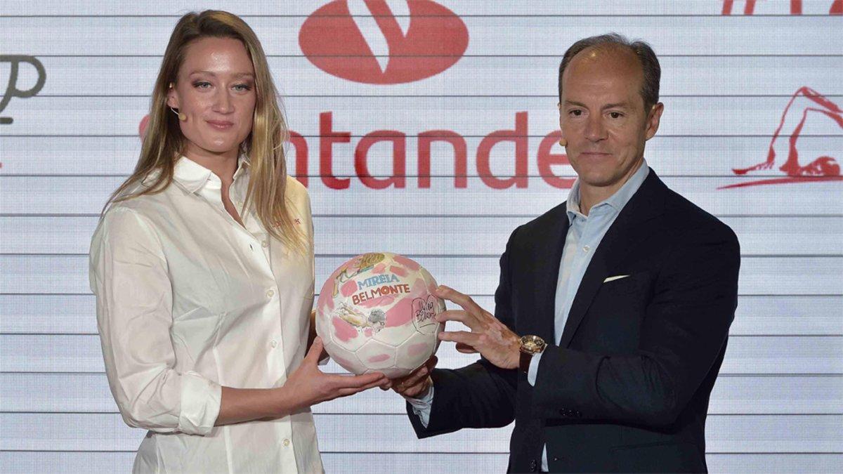 Mireia Belmonte, junto con Rami Aboukhair, consejero delegado de Santander