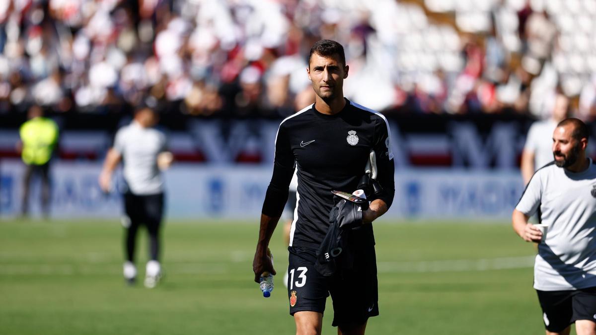 Greif, tras acabar el precalentamiento en el partido ante el Rayo Vallecano en Vallecas.