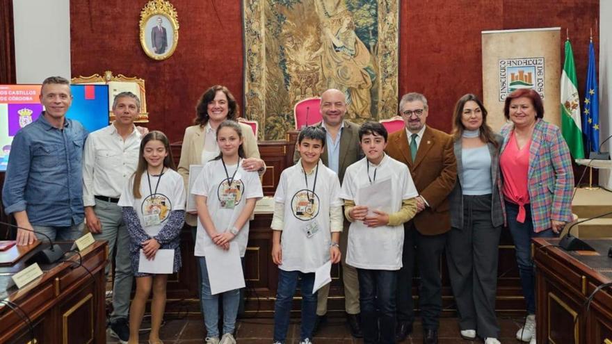 Profesores del colegio Eduardo Lucena y representantes de las entidades colaboradoras en la actividad.