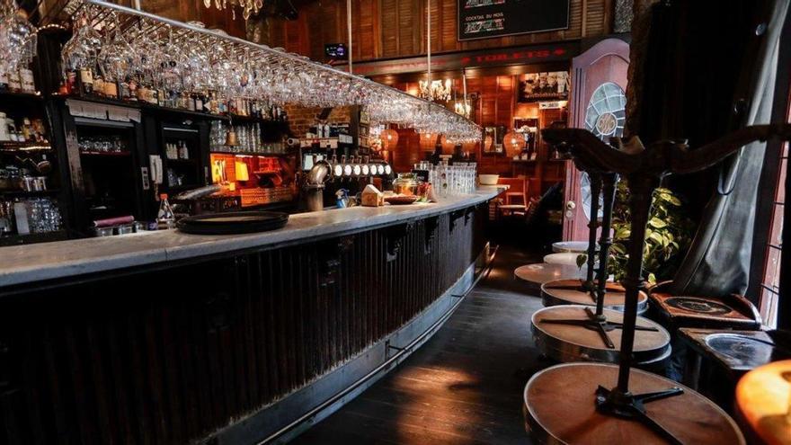 Bélgica cierra bares y restaurantes un mes e instaura toque de queda