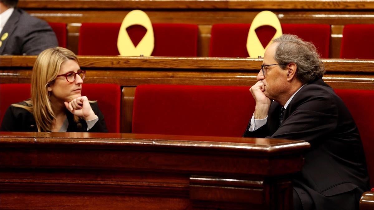 El presidente de la Generalitat  Quim Torra  y la consellera de la Presidencia  Elsa Artadi  al finalizar la sesión de mañana en el Parlament .