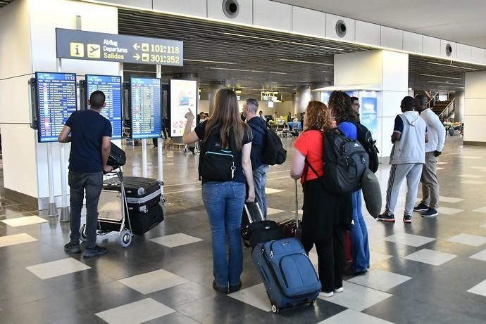 25/02/2020 AEROPUERTO. TELDE. Ambiente en el aeropuerto de Gran Canaria, dos días después de la suspencion de vuelos por la Calima.  Fotógrafa: YAIZA SOCORRO.  | 25/02/2020 | Fotógrafo: Yaiza Socorro