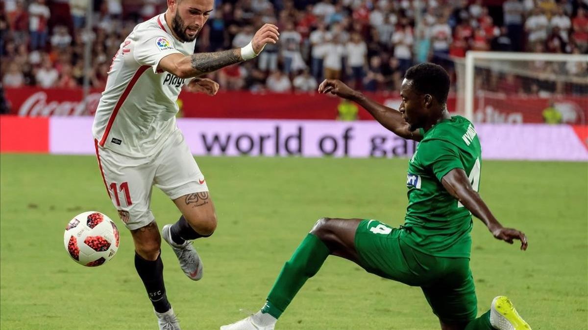 Aleix Vidal, con la camiseta del Sevilla, en un reciente partido de la Liga Europa