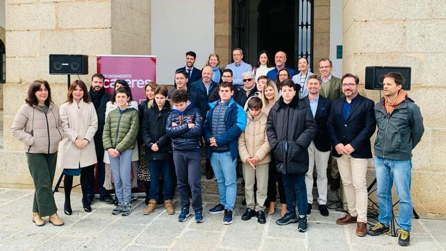 Los autobuses de Cáceres lucirán imágenes para concienciar sobre el autismo