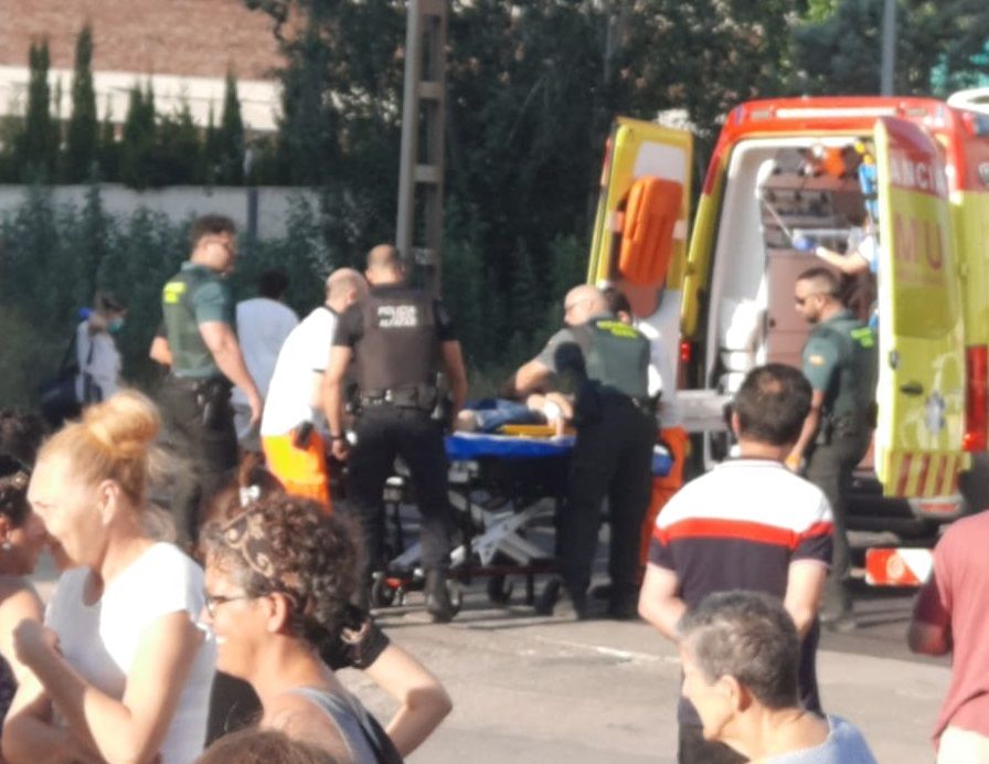 Un Euromed golpea a un hombre en el paso a nivel de Alfafar