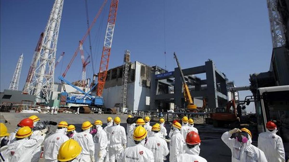 Periodistas visitan la planta de Fukushima