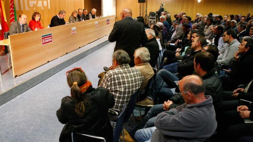 Martín Pozo, en la reunión del consejo de alcaldes de esta mañana, en Ifeza.