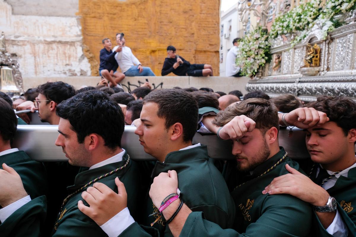 Procesión extraordinaria de la Virgen del Amparo por su 75 aniversario