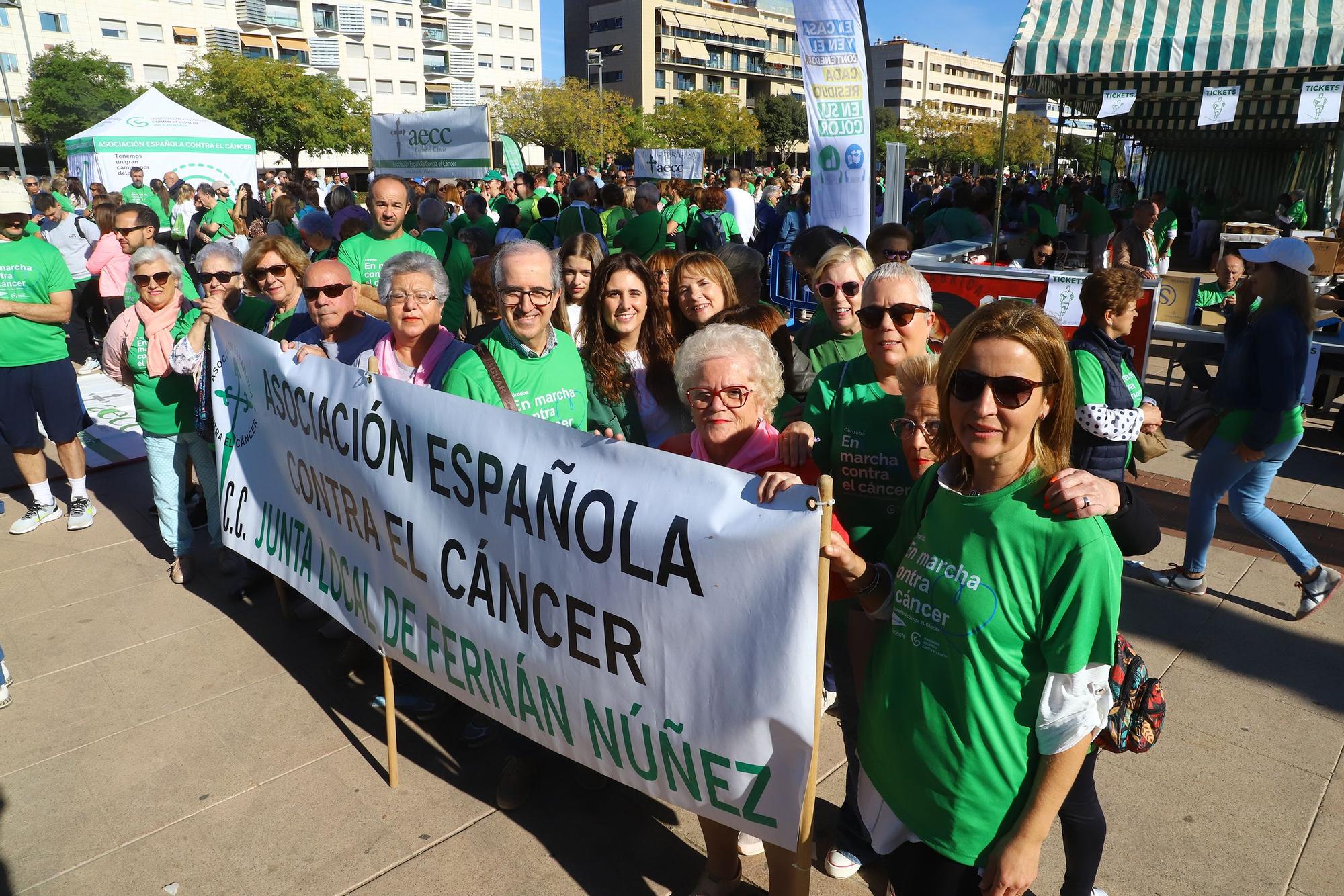 La Asociación Española contra el Cáncer convierte el Vial en una gran marea verde