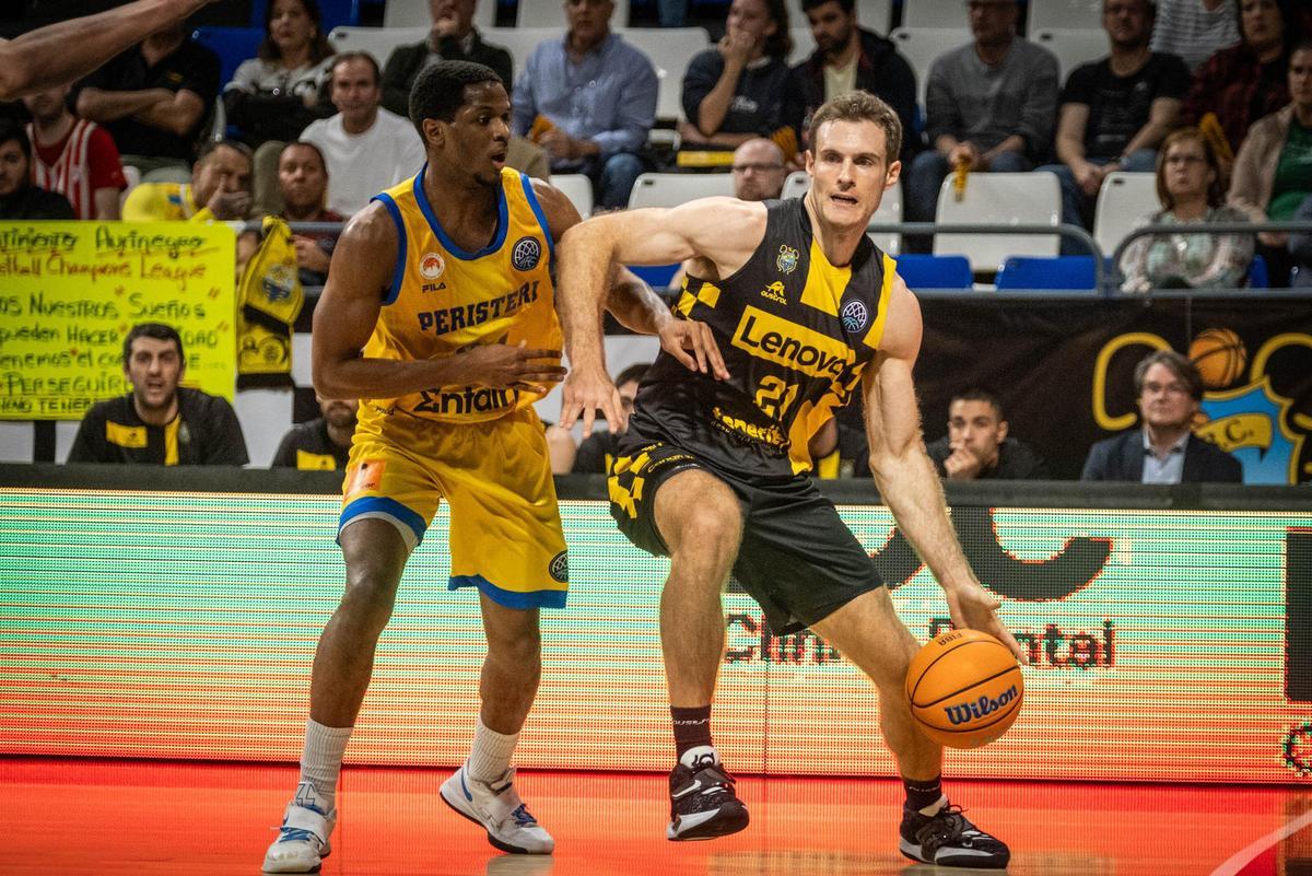 Kenny Williams y Tim Abromaitis.